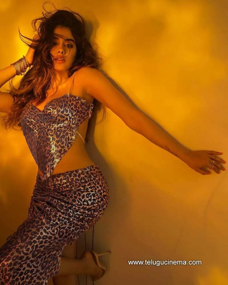 Jahnvi Stills 260322 003