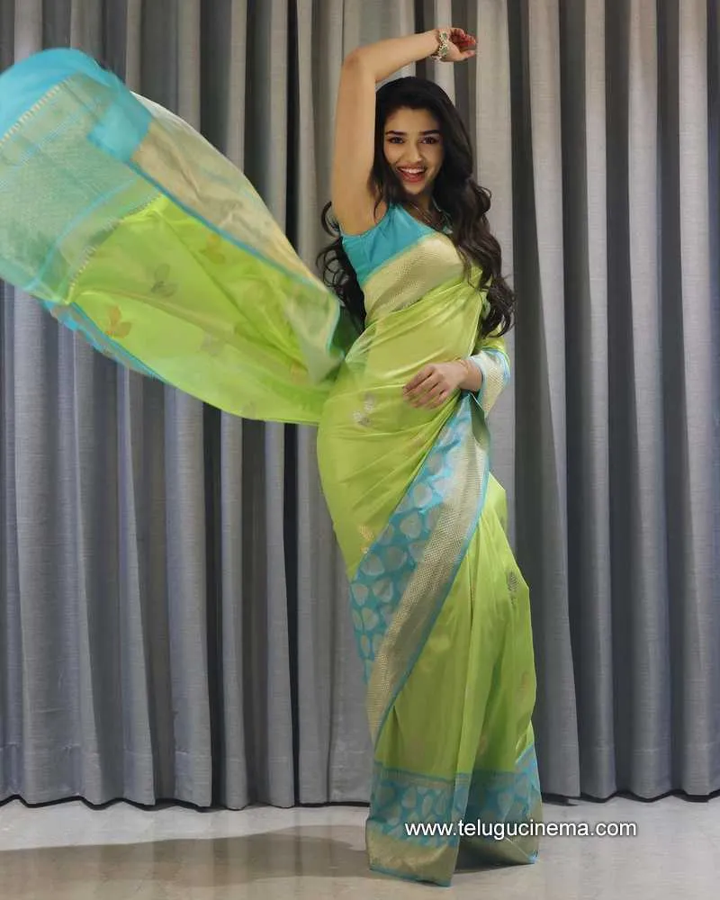 Kriti Stills 280322 001