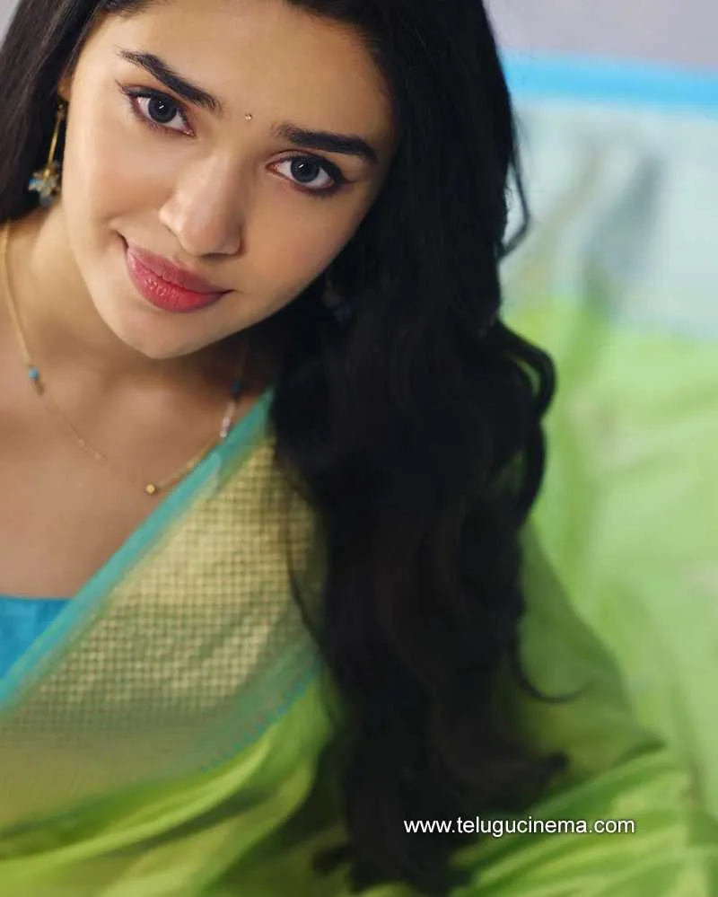 Kriti Stills 280322 003