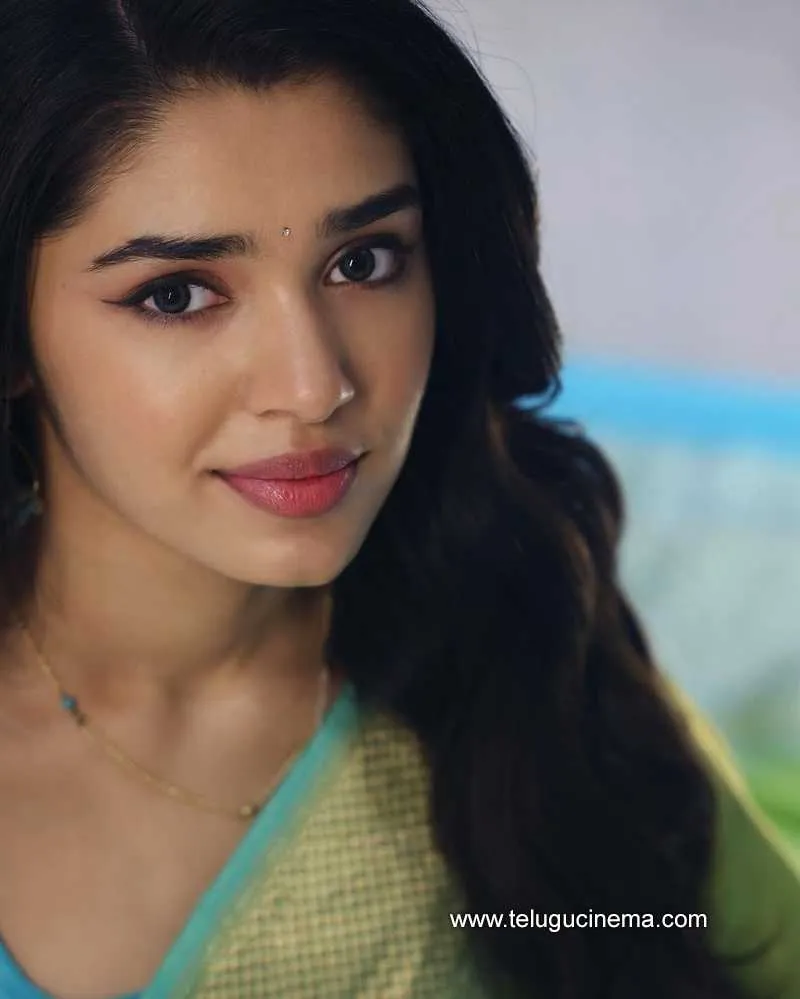 Kriti Stills 280322 004