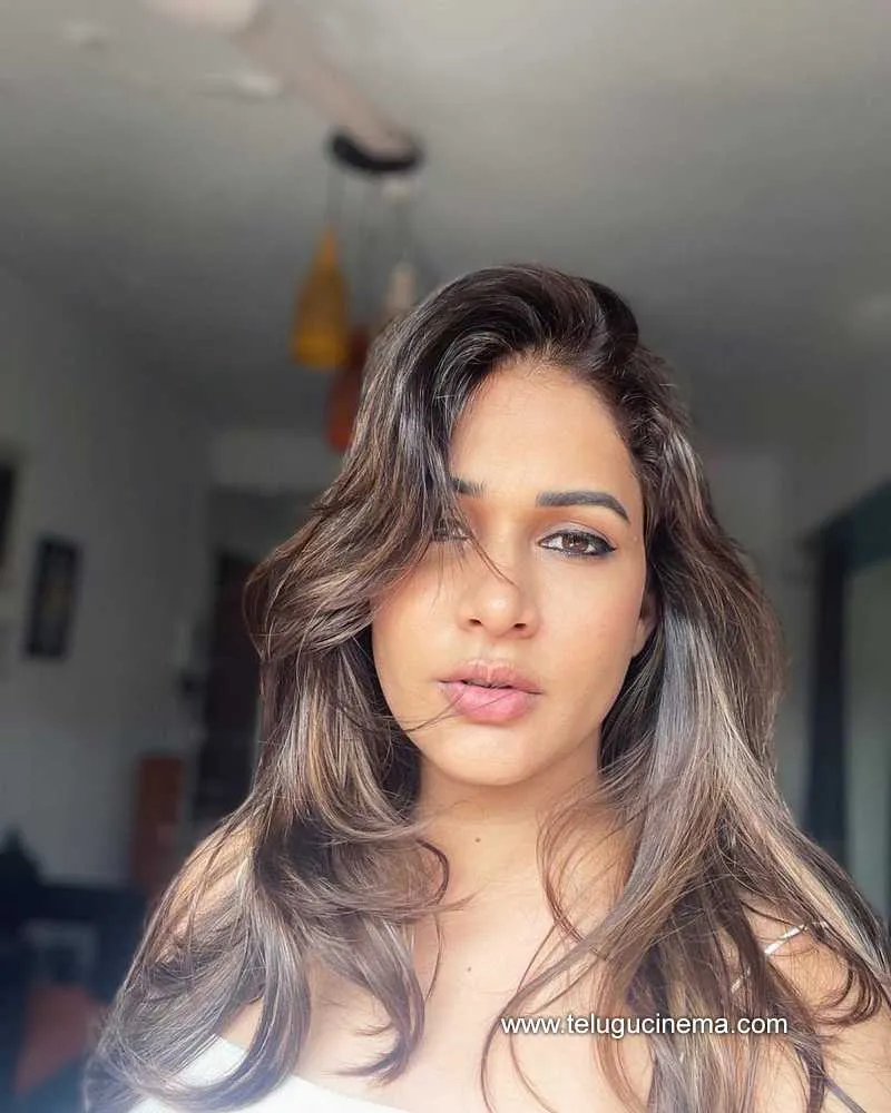 Lavanya Stills 260322 001