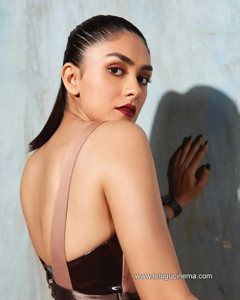 Mrunalthakur Stills 010322 004