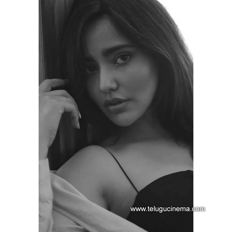 Neha Stills 040322 001