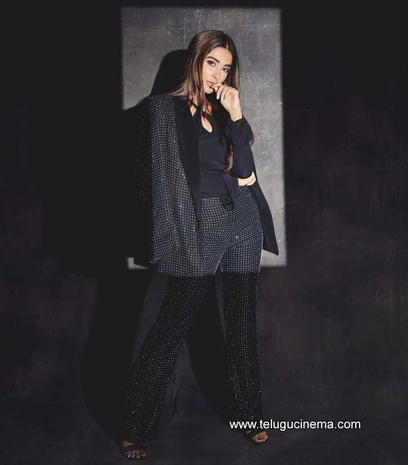 Poojahegde Stills 030322 002