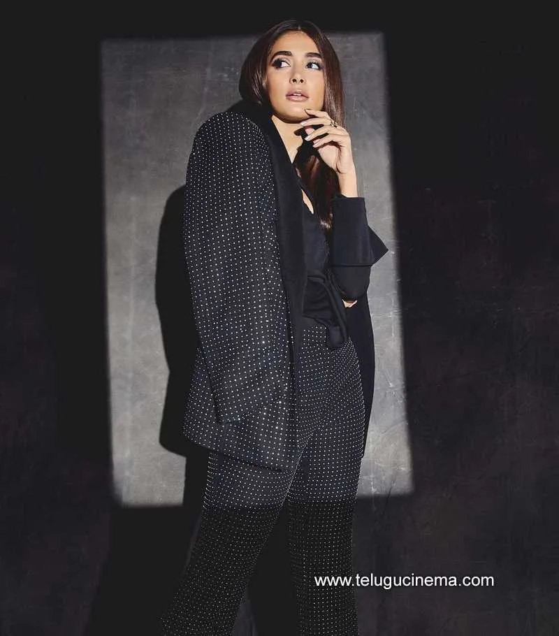 Poojahegde Stills 030322 003