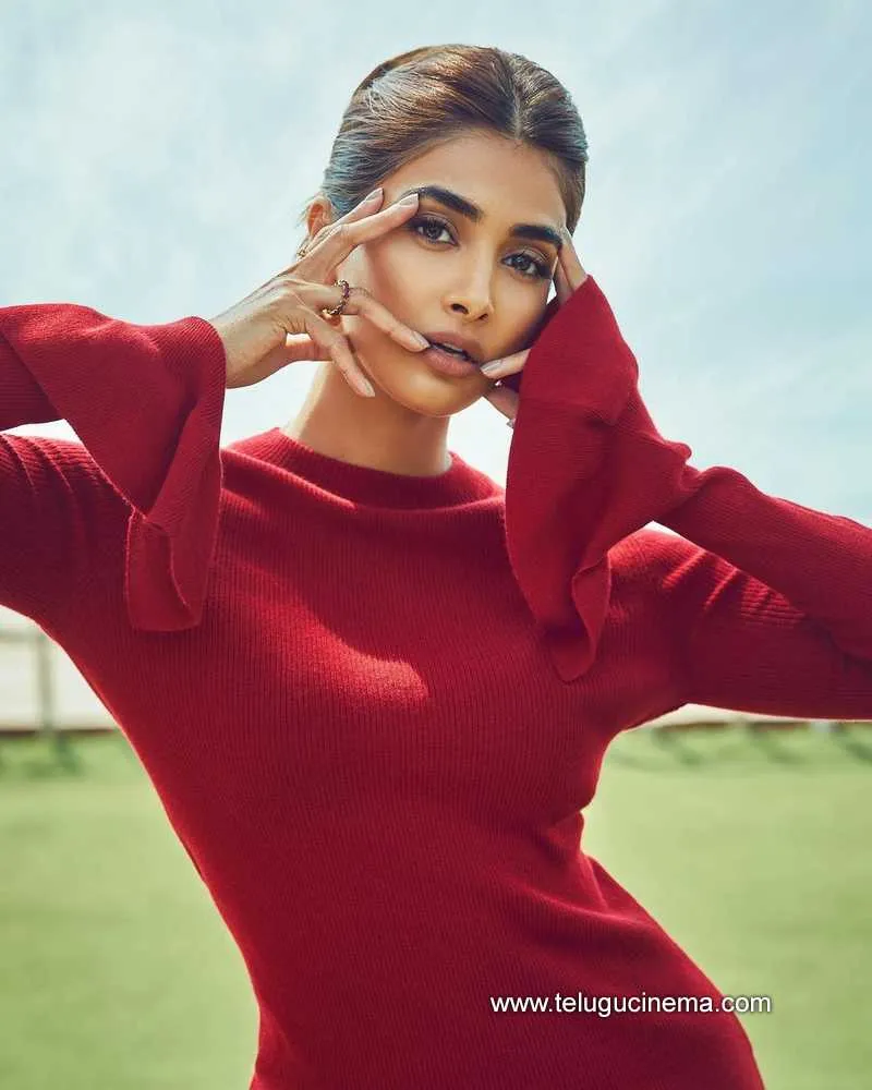 Poojahegde Stills 040322 003