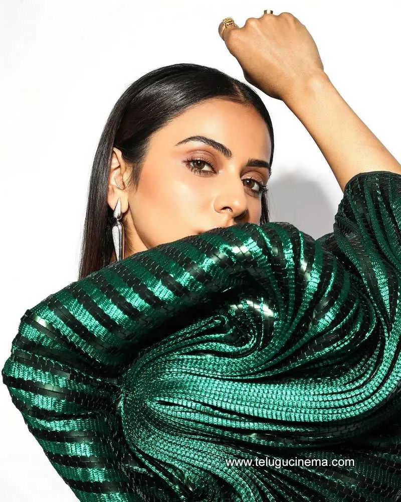 Rakul Stills 050322 002