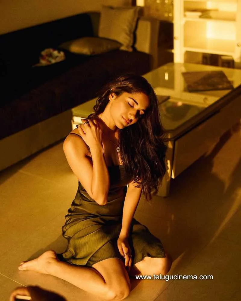 Ruhanishaarma Stills 220322 001