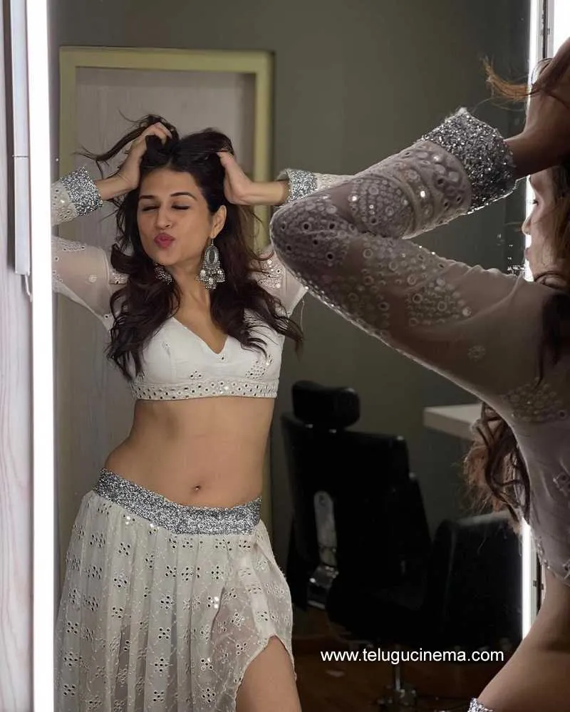 Shraddhadas Stills 220322 003