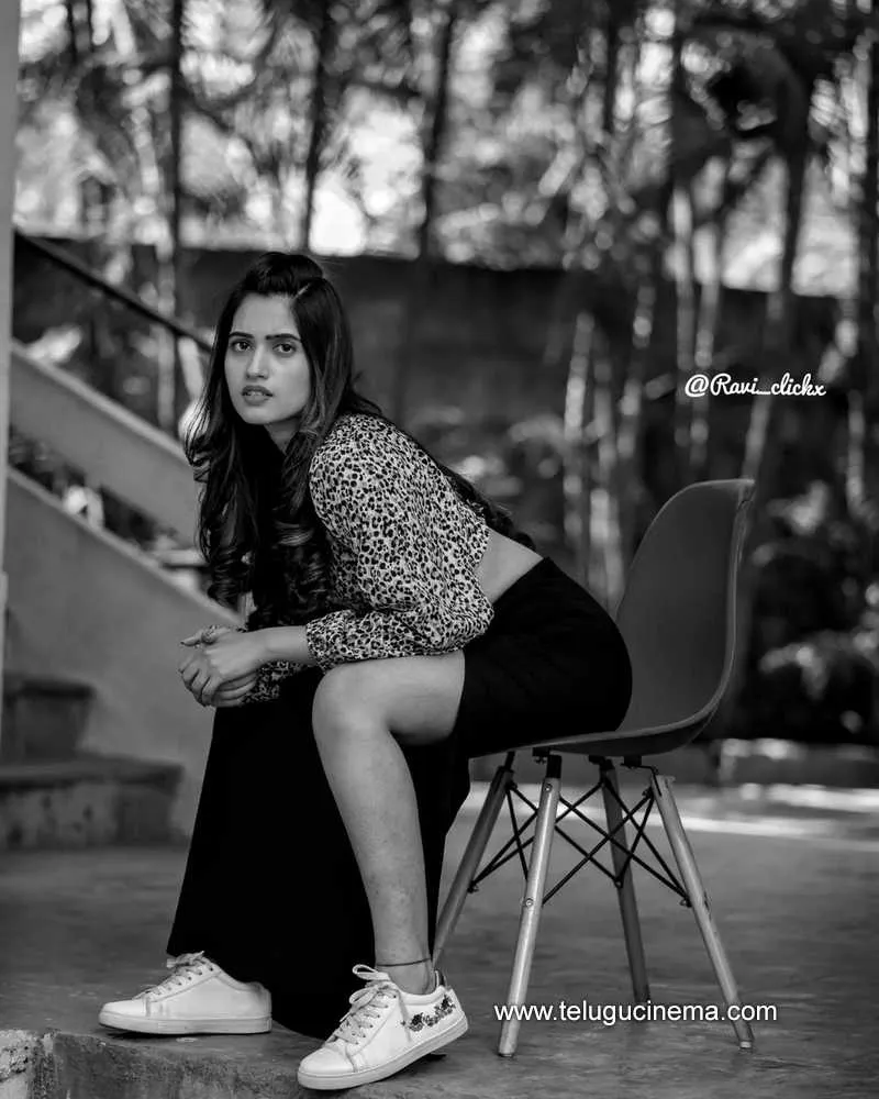 Sravanti Stills 030322 003