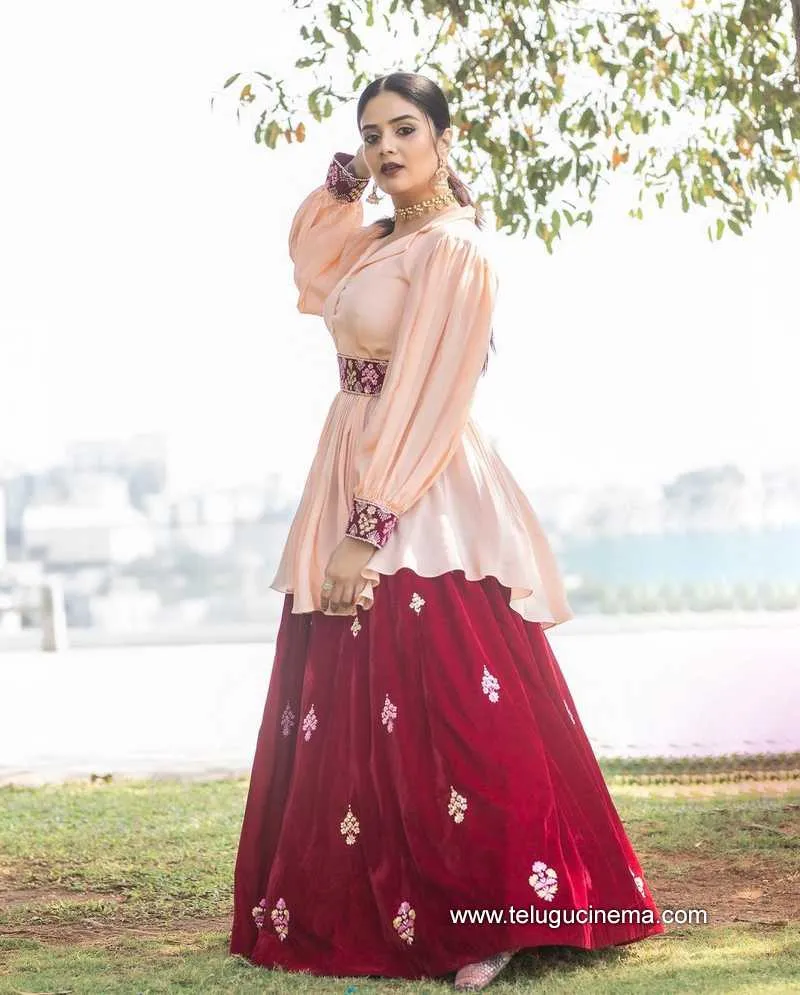Sreemukhi Stills 070322 006