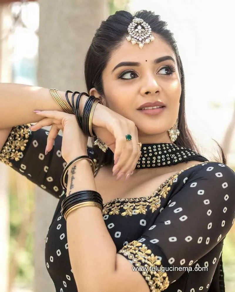 Sreemukhi Stills 180322 003