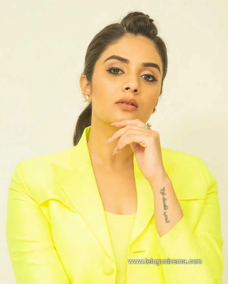 Sreemukhi Stills 270322 002