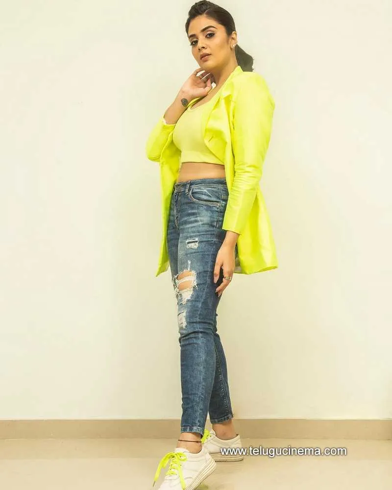 Sreemukhi Stills 270322 003