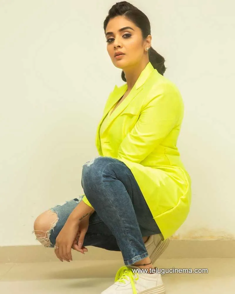 Sreemukhi Stills 270322 007