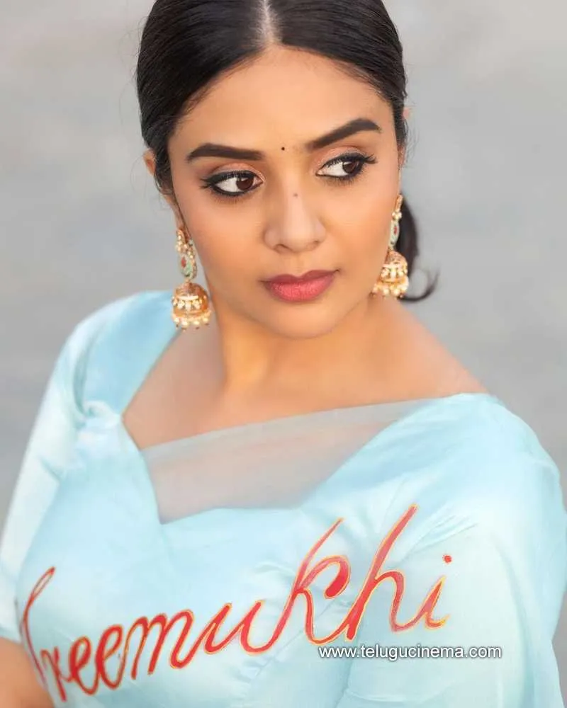 Sreemukhi Stills 300322 001
