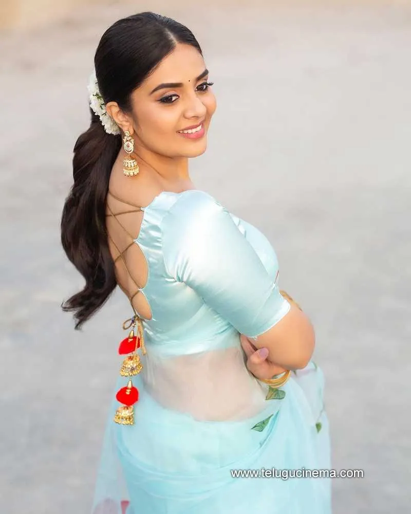 Sreemukhi Stills 300322 003