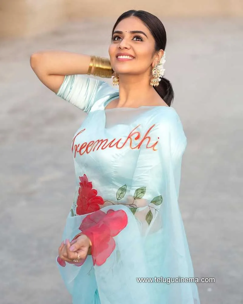 Sreemukhi Stills 300322 007