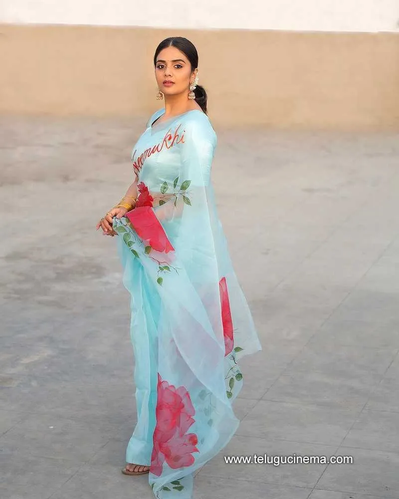Sreemukhi Stills 300322 009