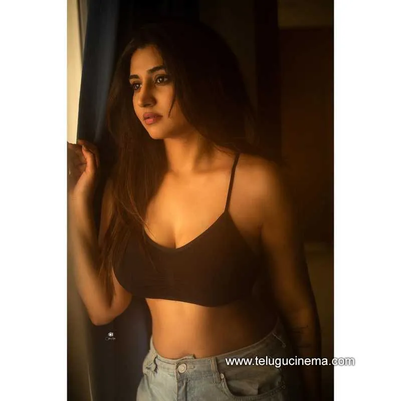 Varshini Stills 120322 004