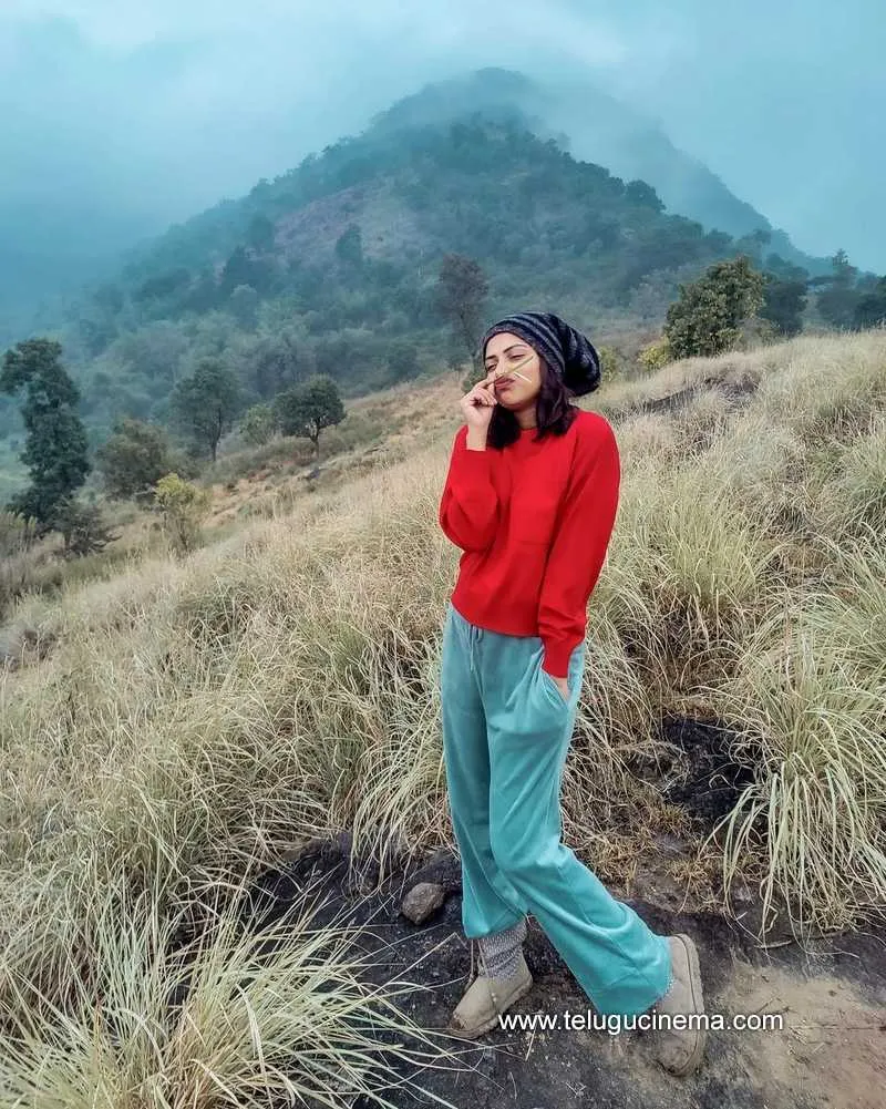 Amala Stills 070422 002