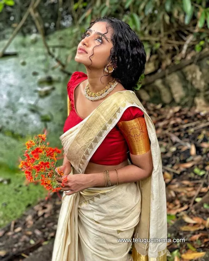 Anupama Stills 150422 002