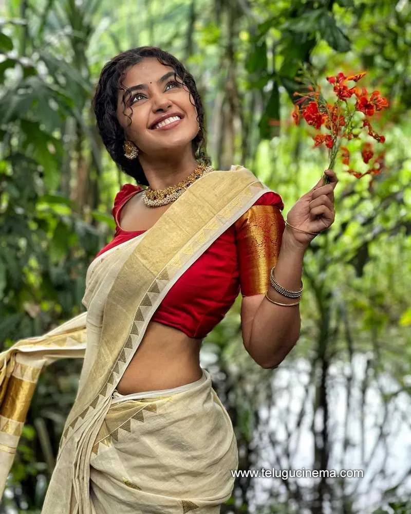 Anupama Stills 150422 003