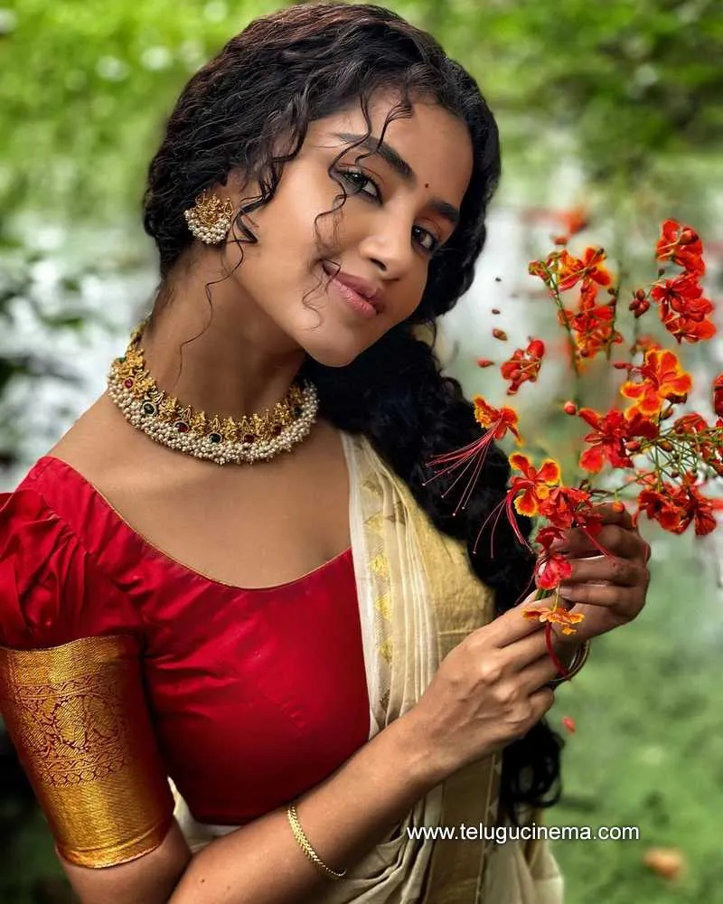Anupama Stills 150422 004