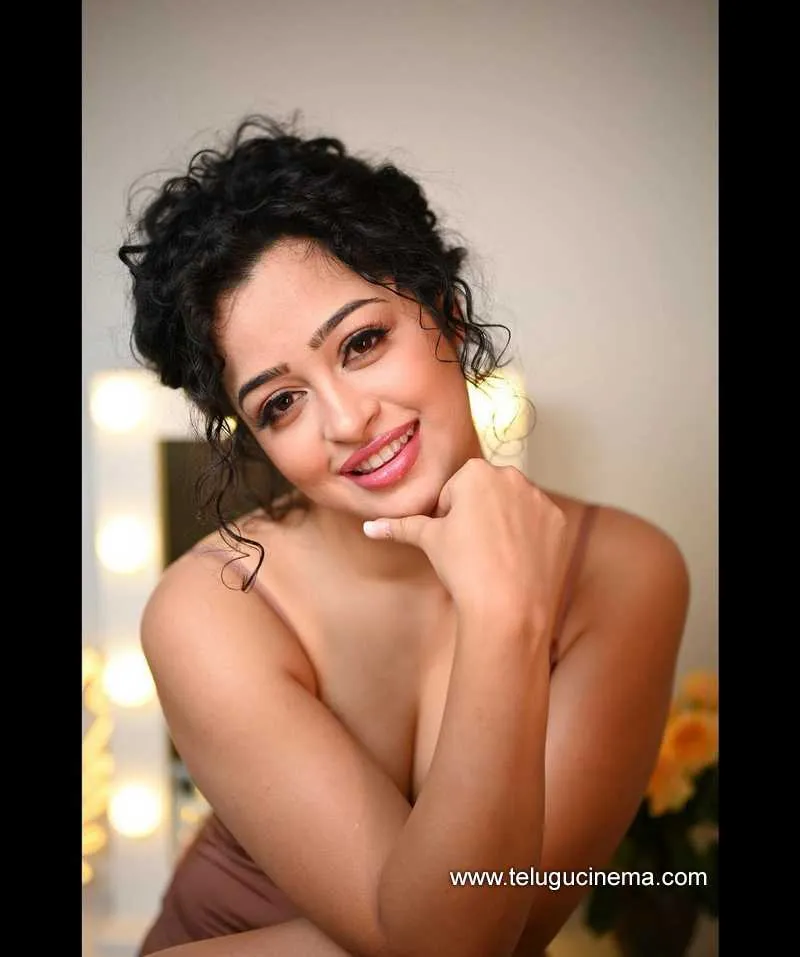 Apsararani Stills 190422 005