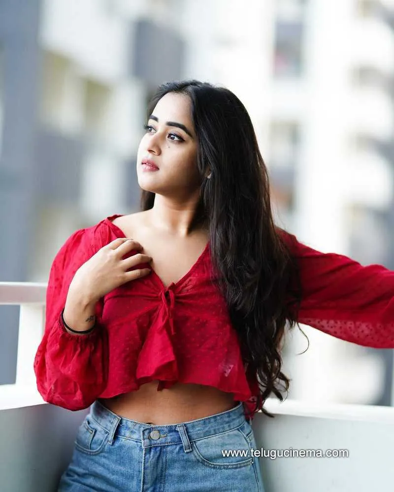 Deepthi Stills 150422 002