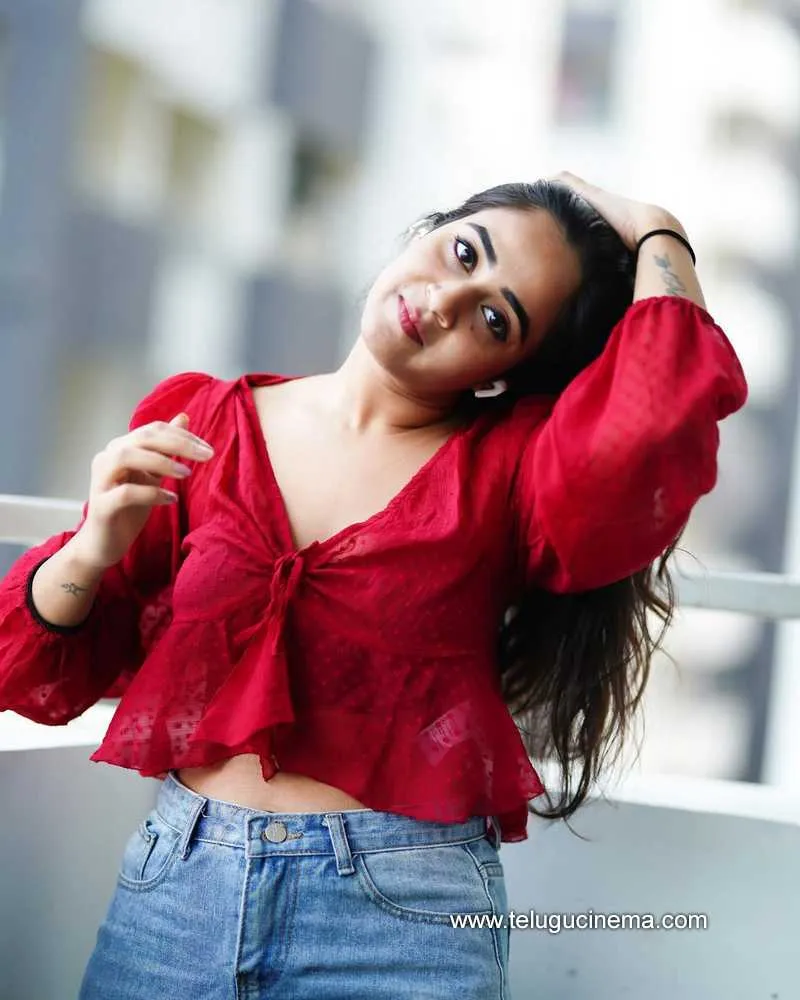 Deepthi Stills 150422 007