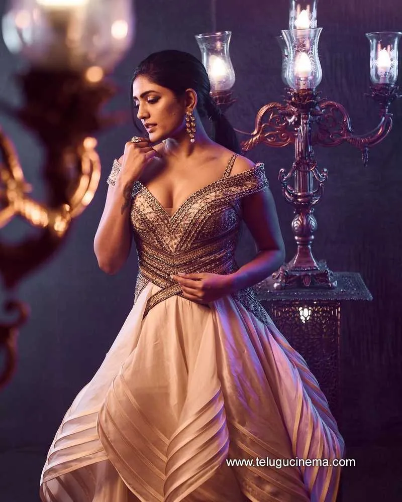 Eesha Stills 040422 002