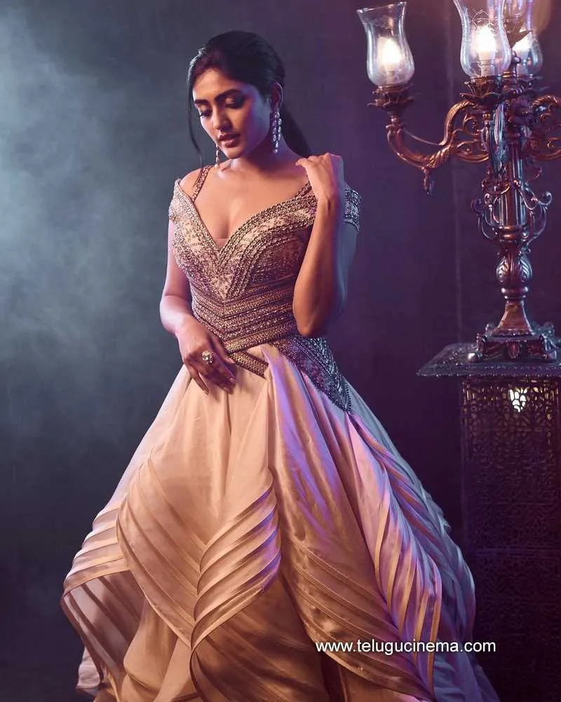 Eesha Stills 040422 005