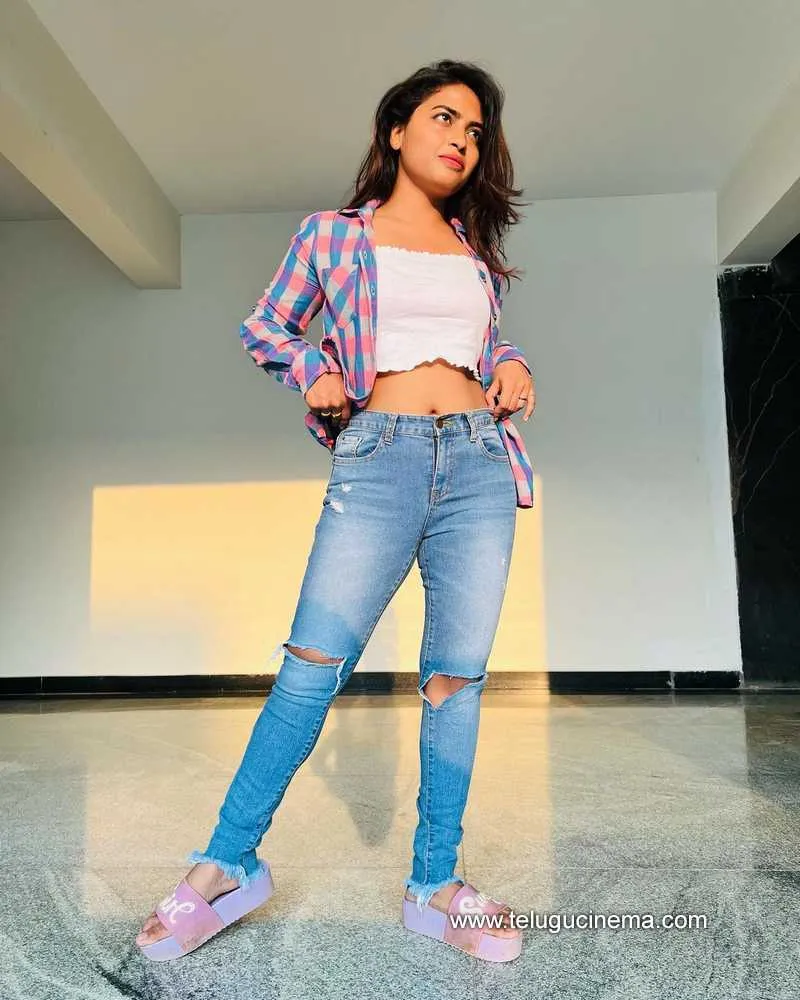 Harika Stills 030422 003