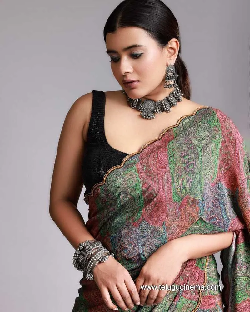 Hebah Stills 110422 001