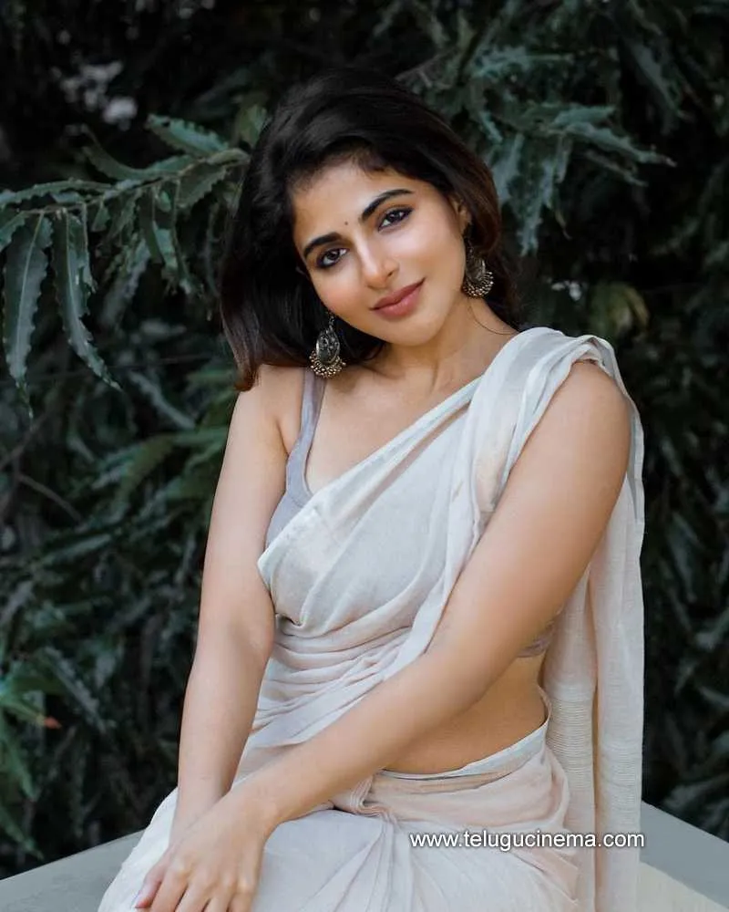 Iswarya Stills 140422 001