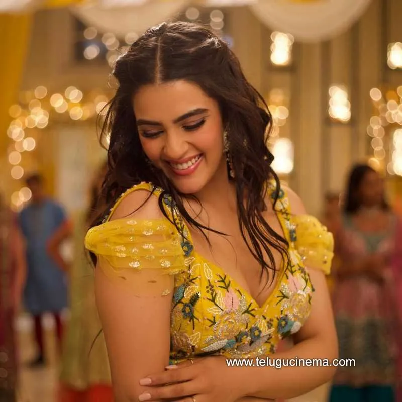 Kavyathapar Stills 140422 002