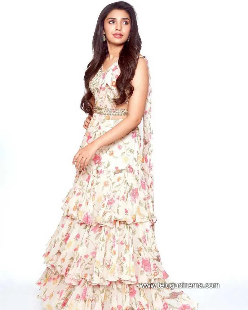 Kritishetty Stills 300422 002