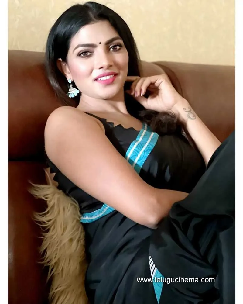 Lahari Stills 110422 002