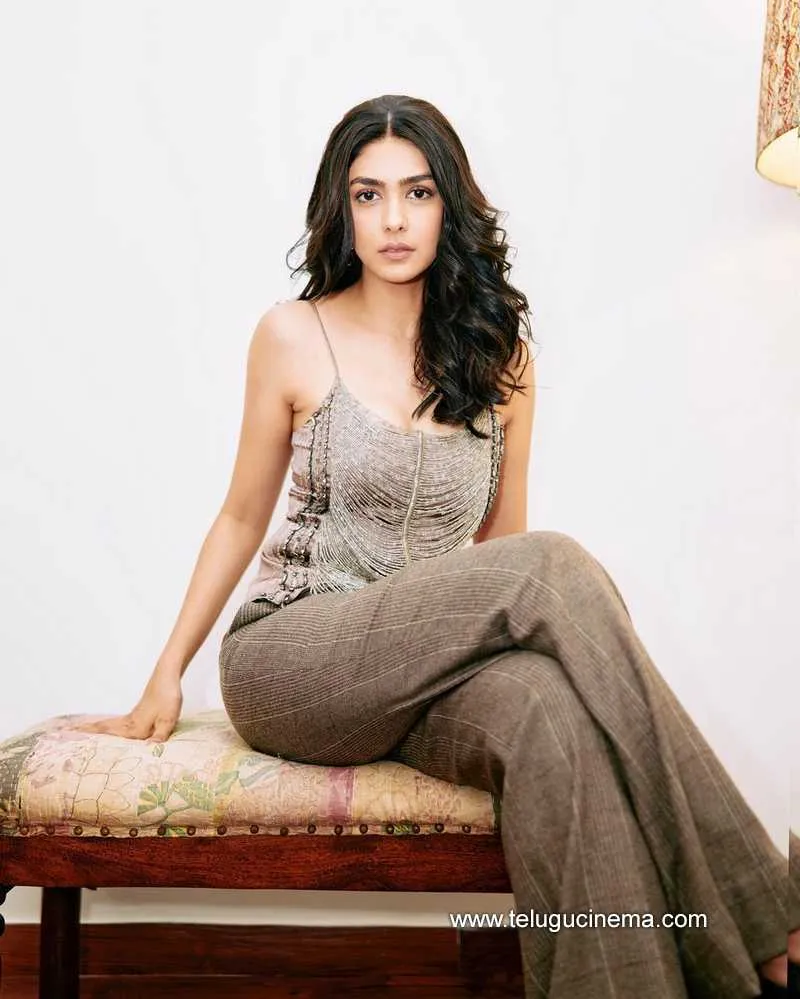 Mrunalthakur Stills 220422 003