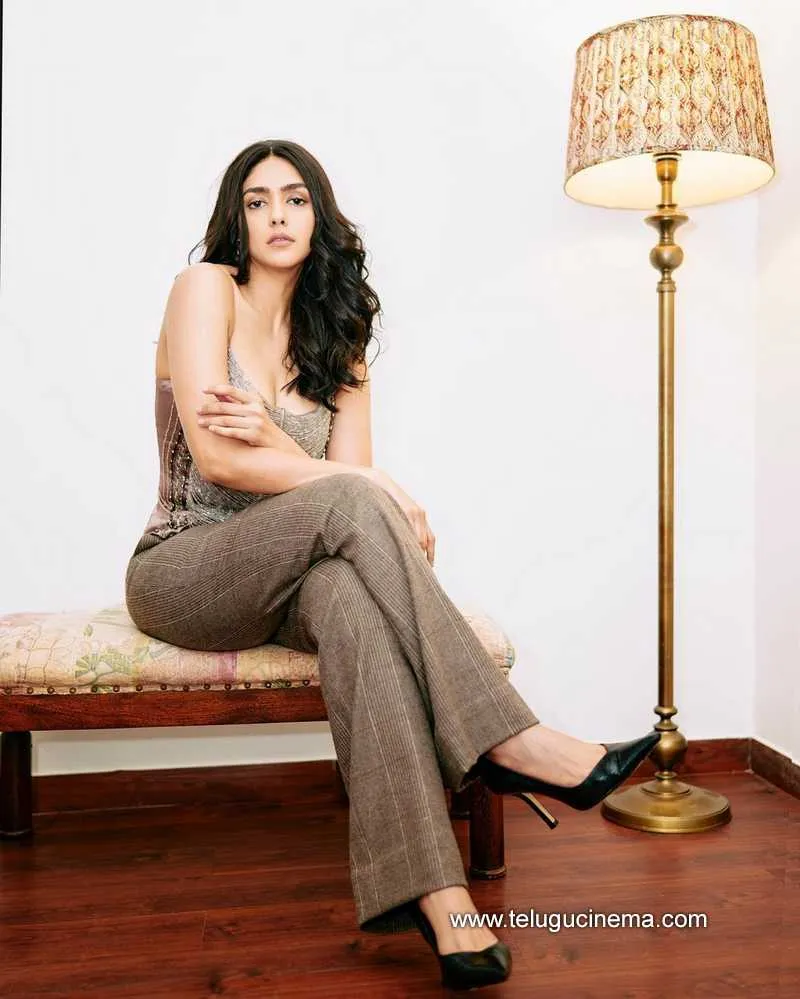 Mrunalthakur Stills 220422 005