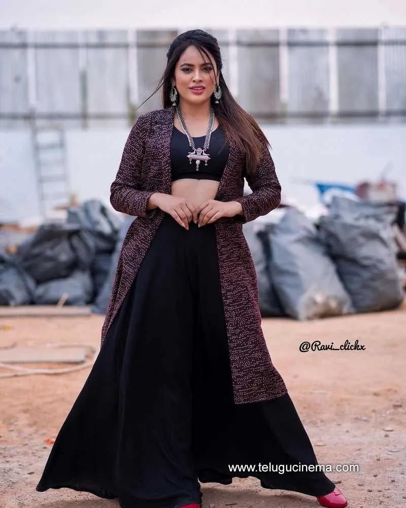 Nanditha Stills 130422 002