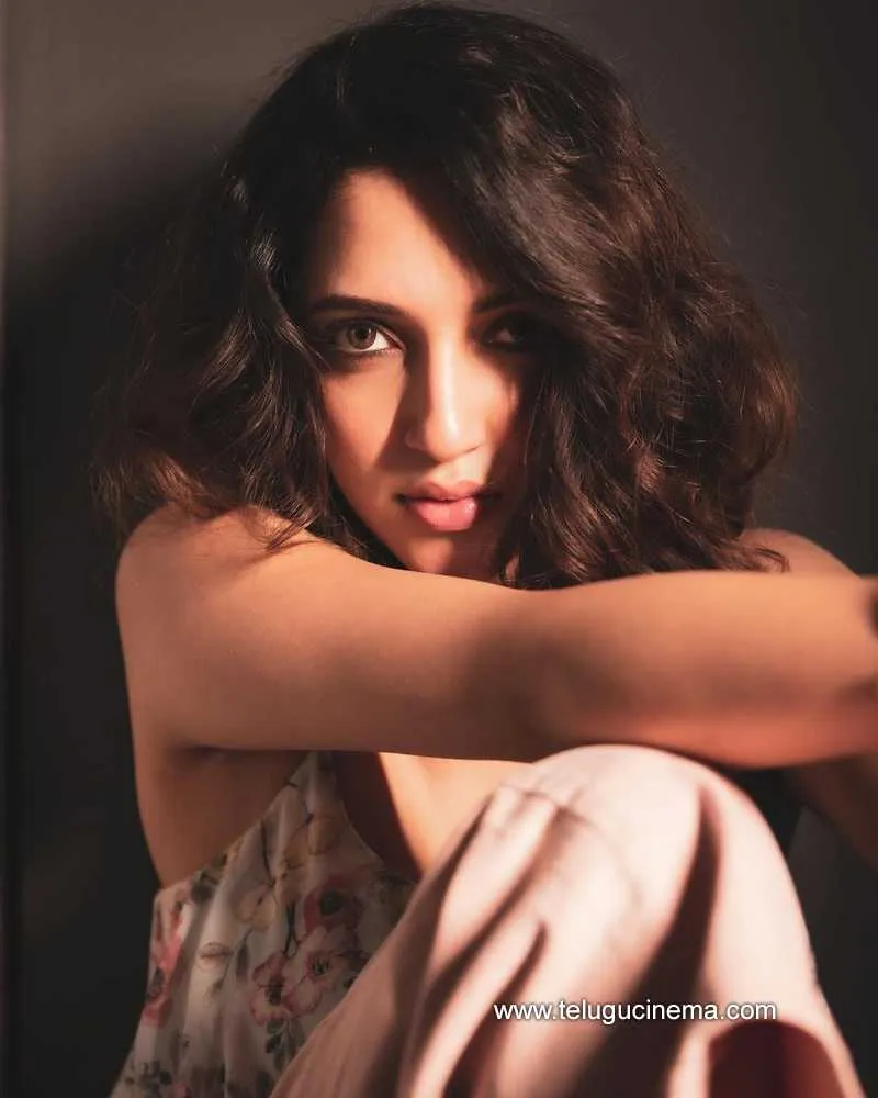 Nehashetty Stills 140422 001