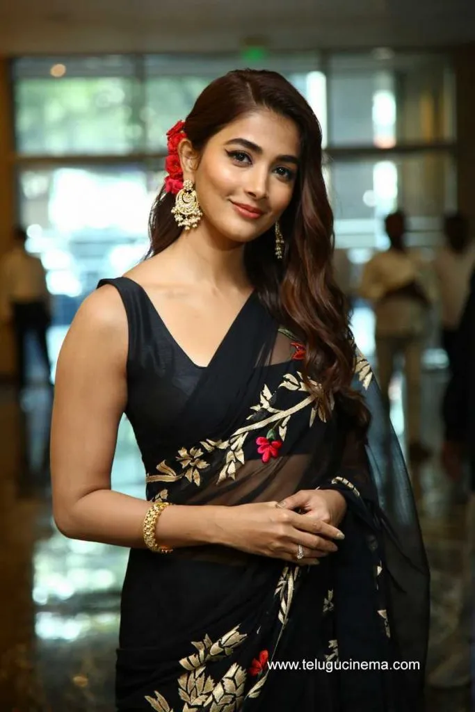 Poojahegde Stills 260422 004