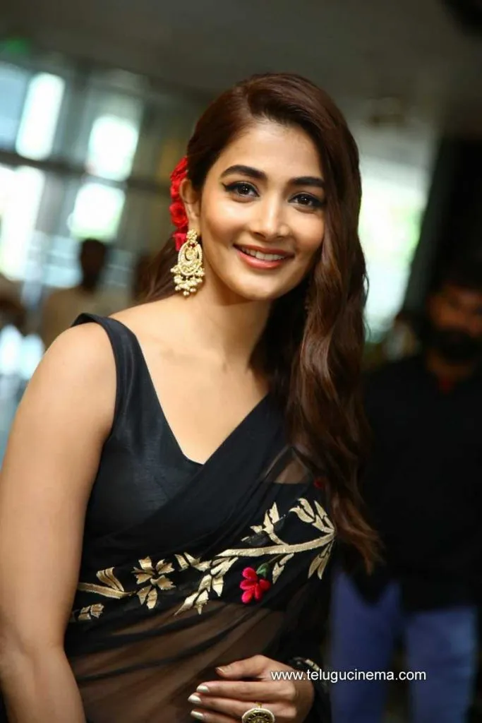 Poojahegde Stills 260422 011