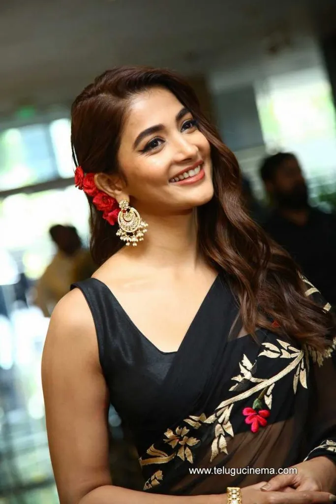 Poojahegde Stills 260422 014