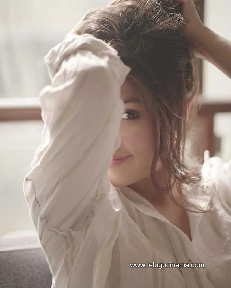 Rehai Stills 200422 004