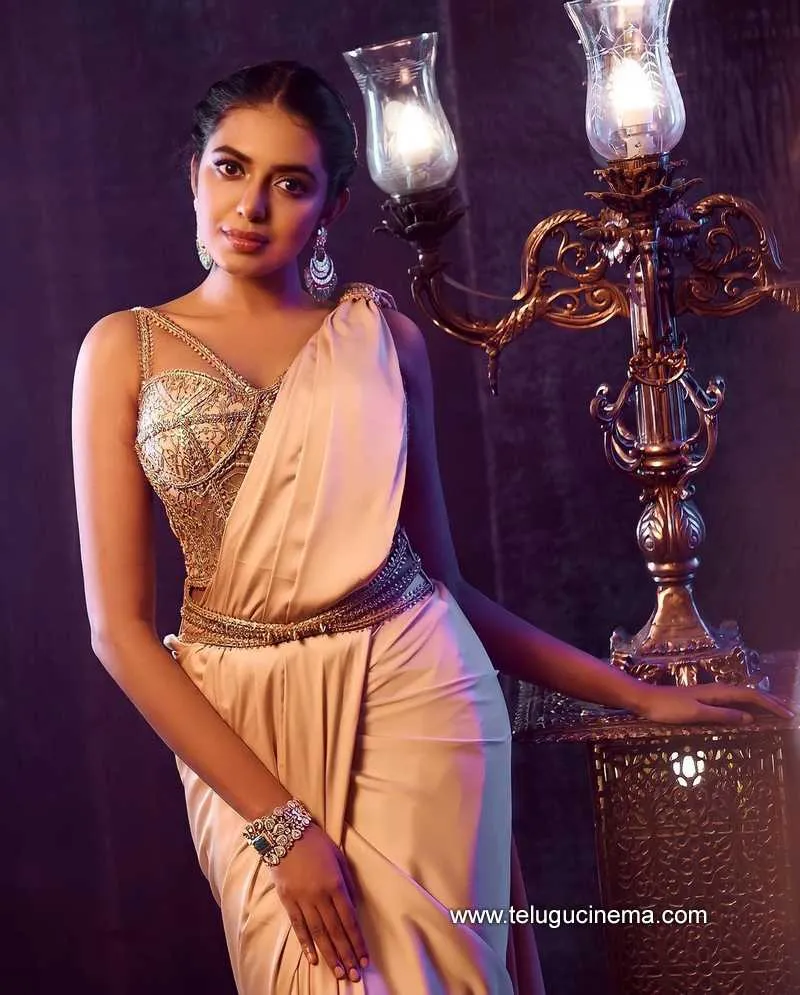 Shivani Stills 050422 002