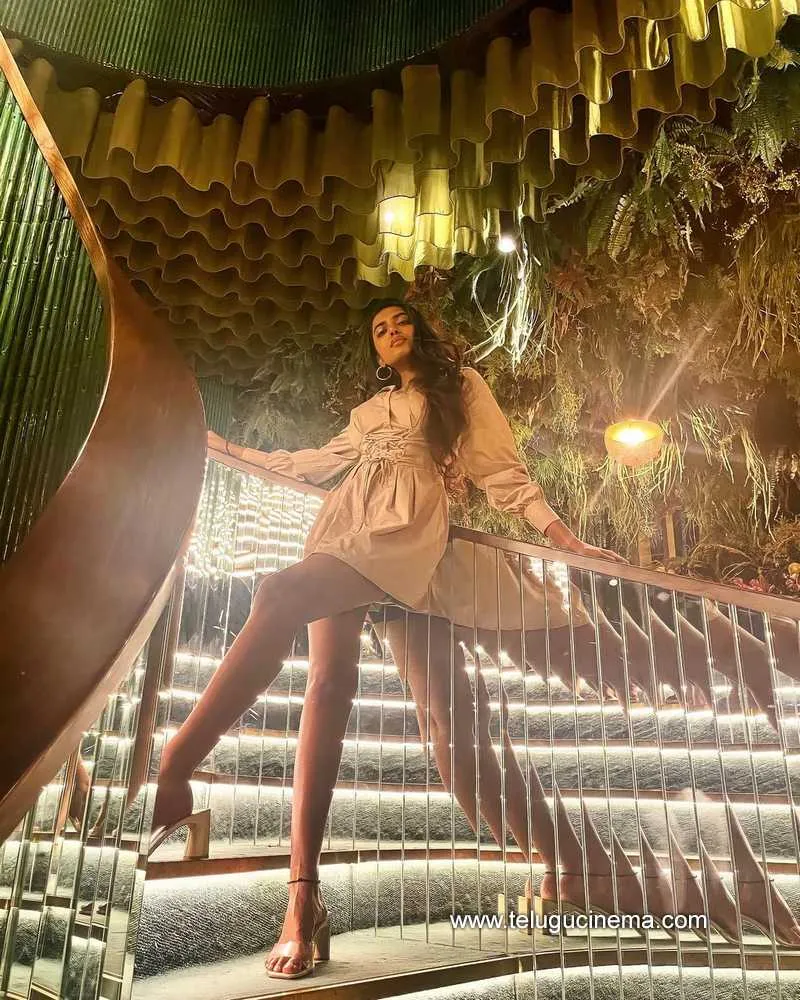 Shivani Stills 150422 001