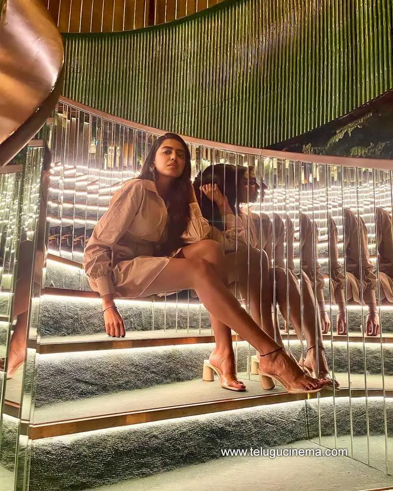 Shivani Stills 150422 002